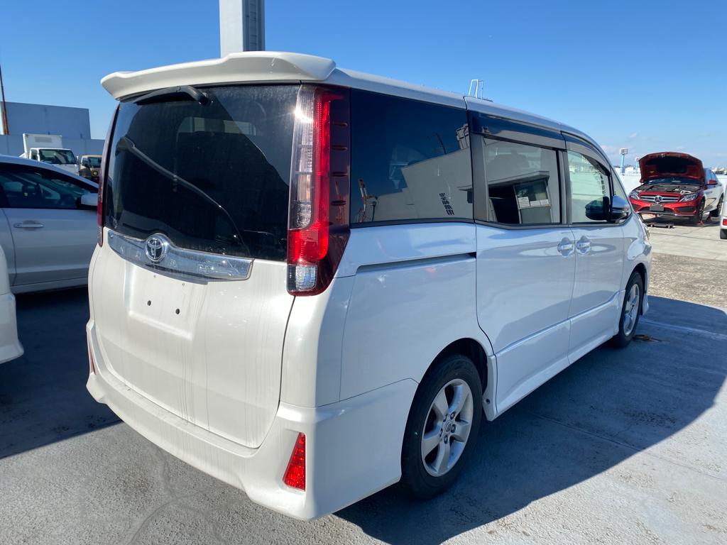 2015 Toyota Noah